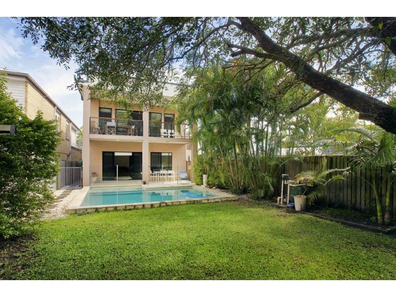 1 PETERSON ST, Scarborough QLD 4020