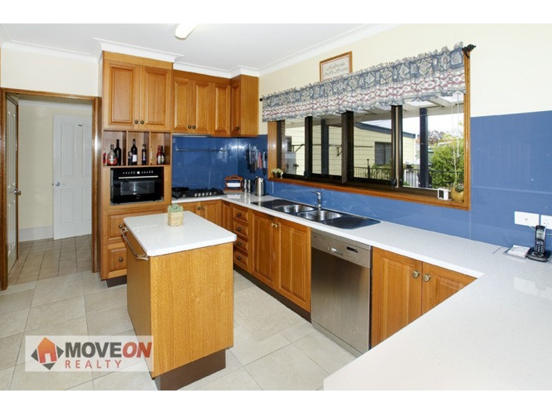 4 OAKMONT ST, Rothwell QLD 4022