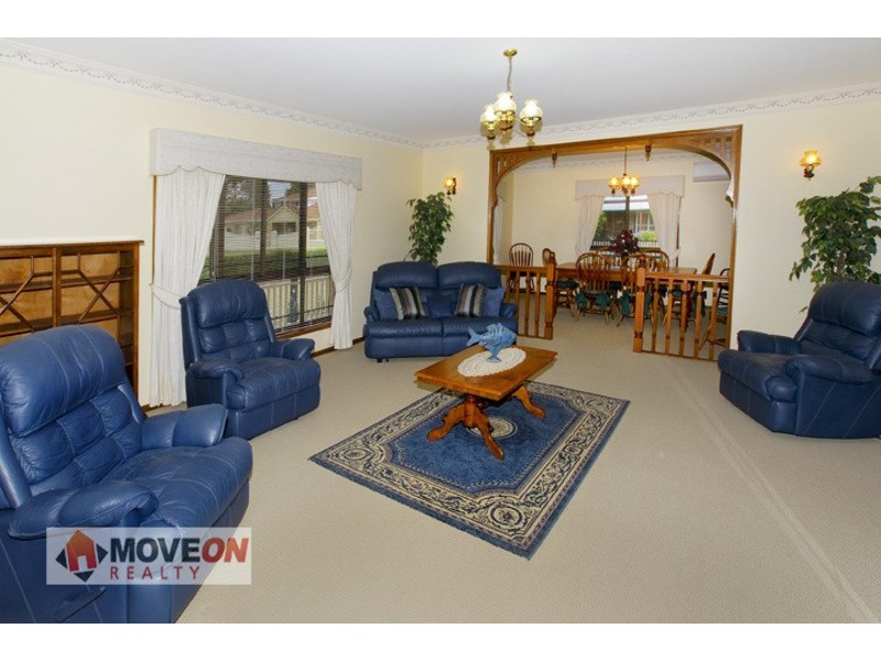 4 OAKMONT ST, Rothwell QLD 4022