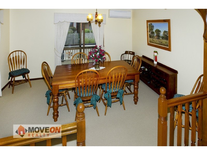 4 OAKMONT ST, Rothwell QLD 4022