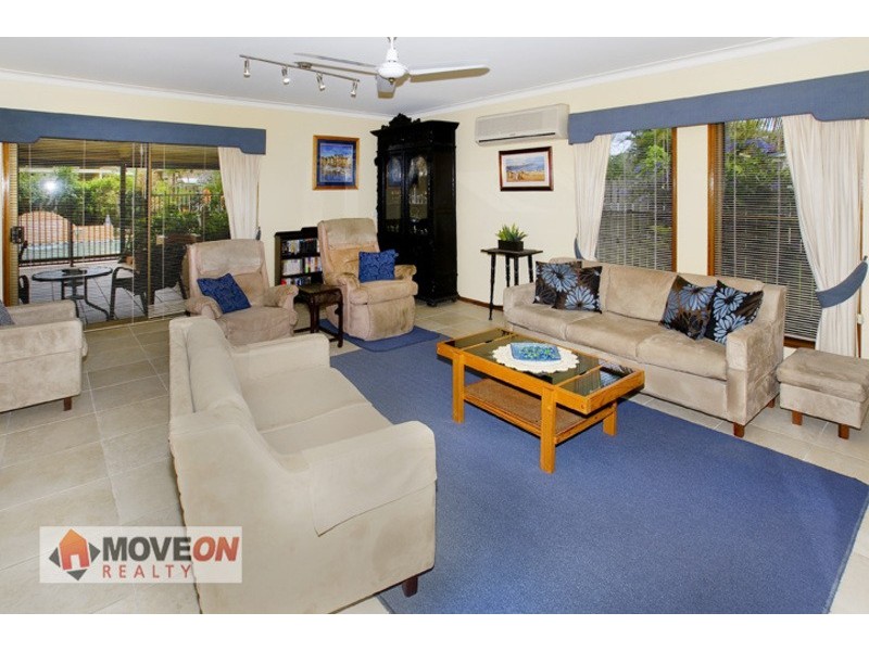 4 OAKMONT ST, Rothwell QLD 4022