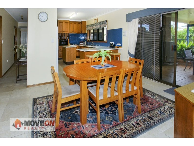 4 OAKMONT ST, Rothwell QLD 4022