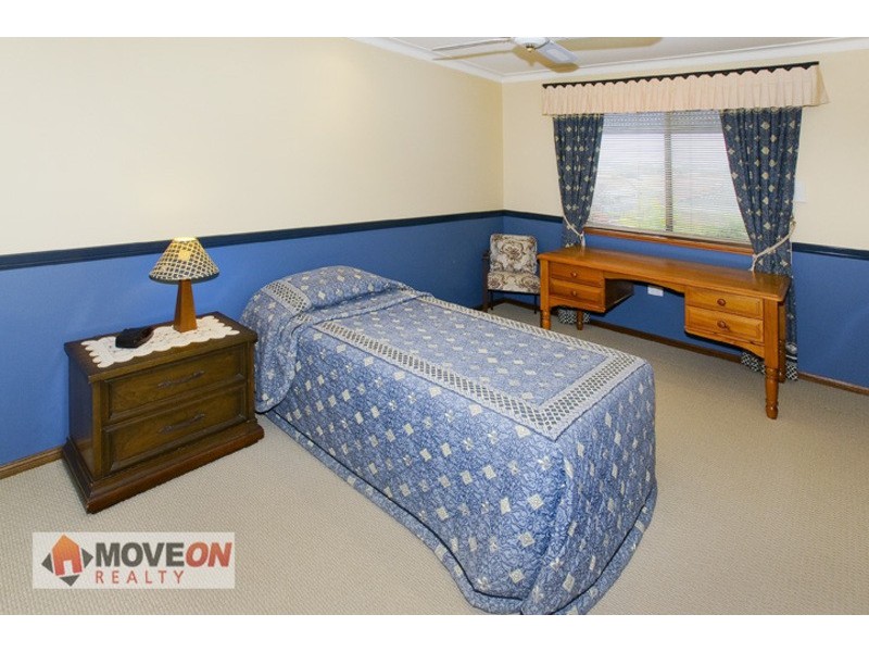 4 OAKMONT ST, Rothwell QLD 4022