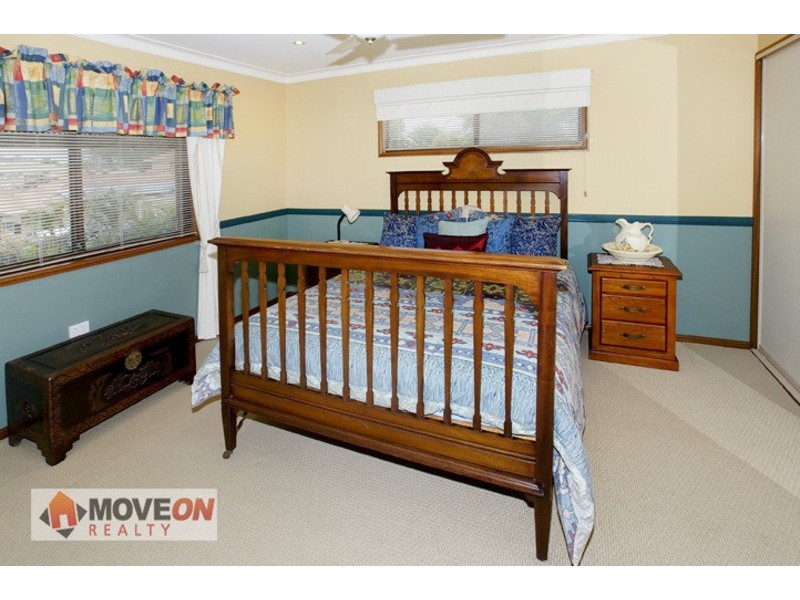 4 OAKMONT ST, Rothwell QLD 4022