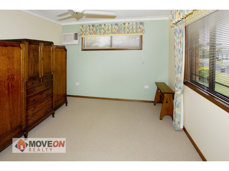 4 OAKMONT ST, Rothwell QLD 4022