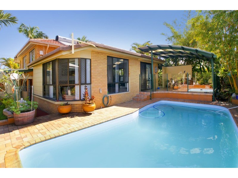 7 PALMTREE AVE, Scarborough QLD 4020