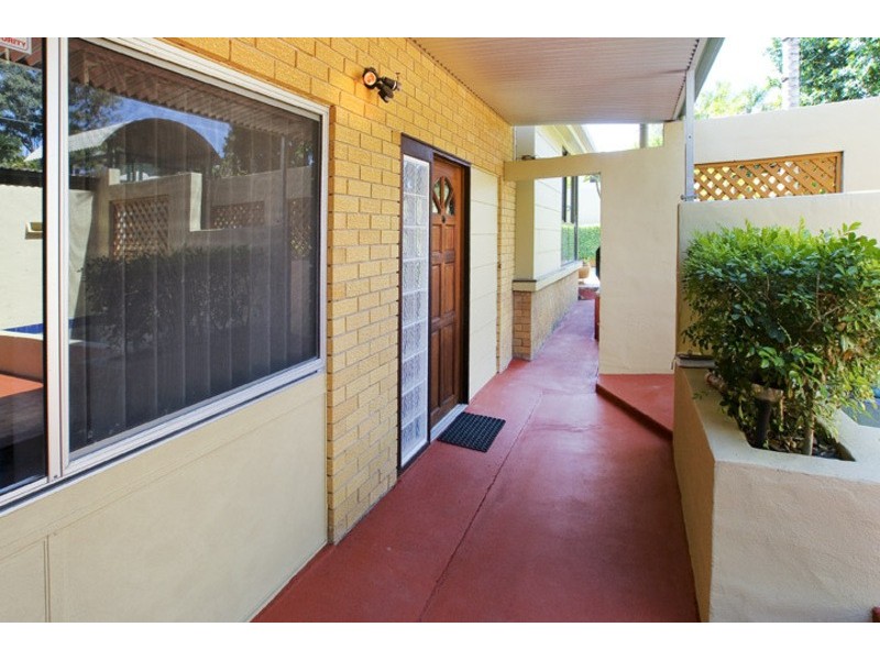 7 PALMTREE AVE, Scarborough QLD 4020
