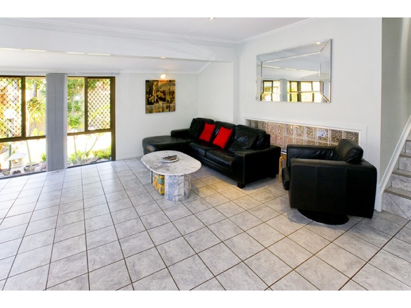 7 PALMTREE AVE, Scarborough QLD 4020