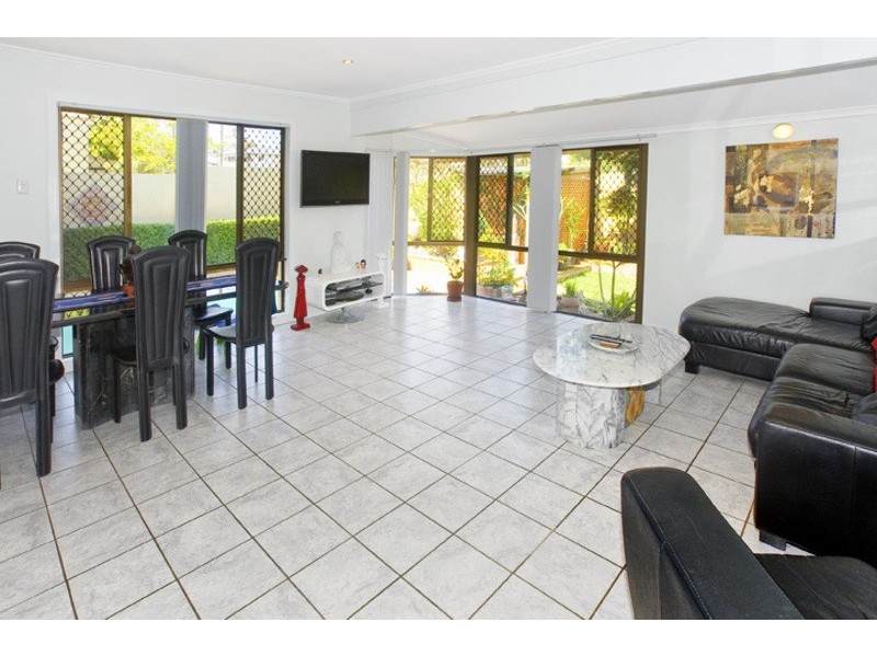 7 PALMTREE AVE, Scarborough QLD 4020