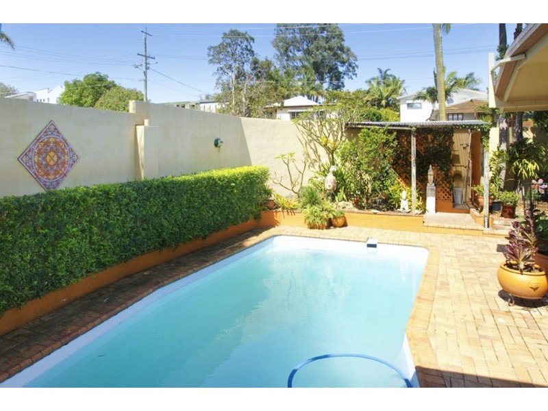 7 PALMTREE AVE, Scarborough QLD 4020