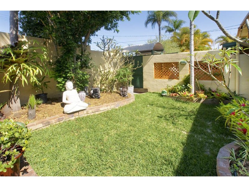 7 PALMTREE AVE, Scarborough QLD 4020