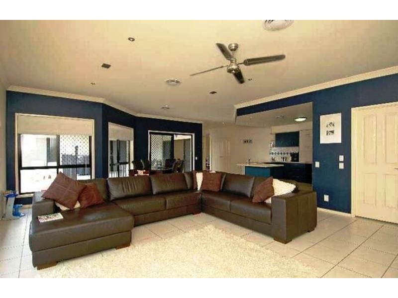 27 AURORA PLACE, Newport QLD 4020