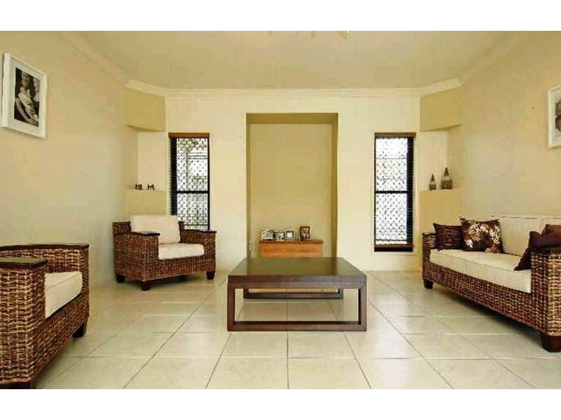 27 AURORA PLACE, Newport QLD 4020