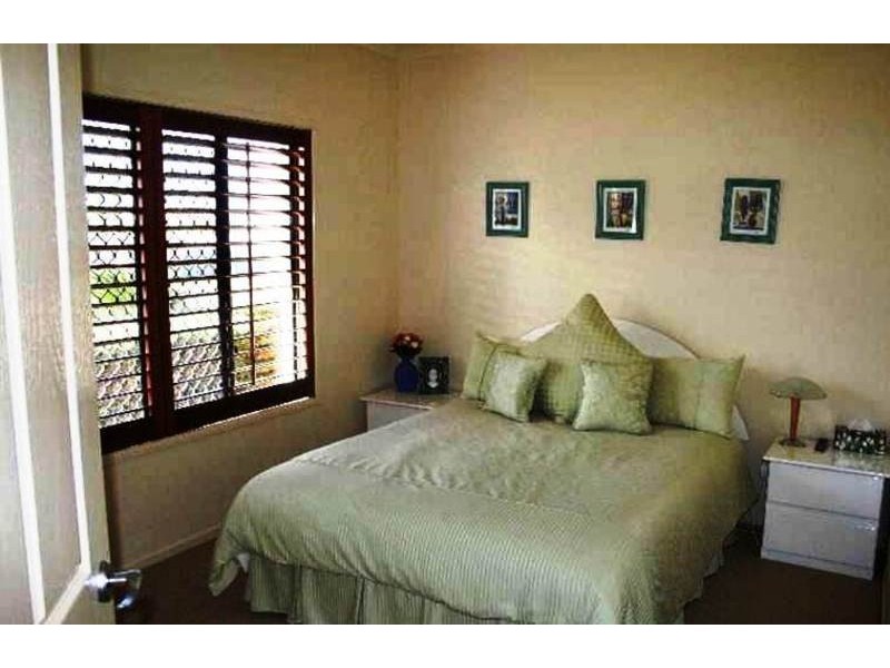 27 AURORA PLACE, Newport QLD 4020