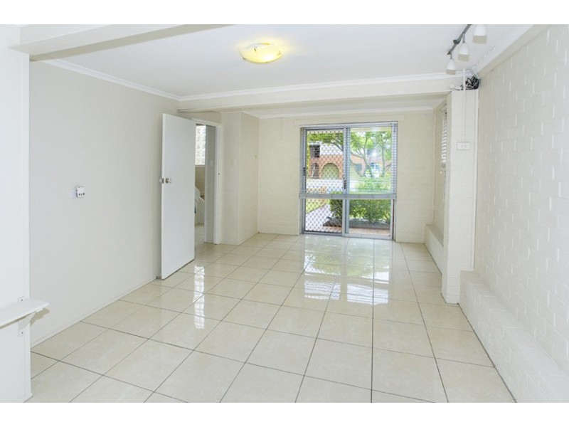21 GARDENIA STREET, Clontarf QLD 4019