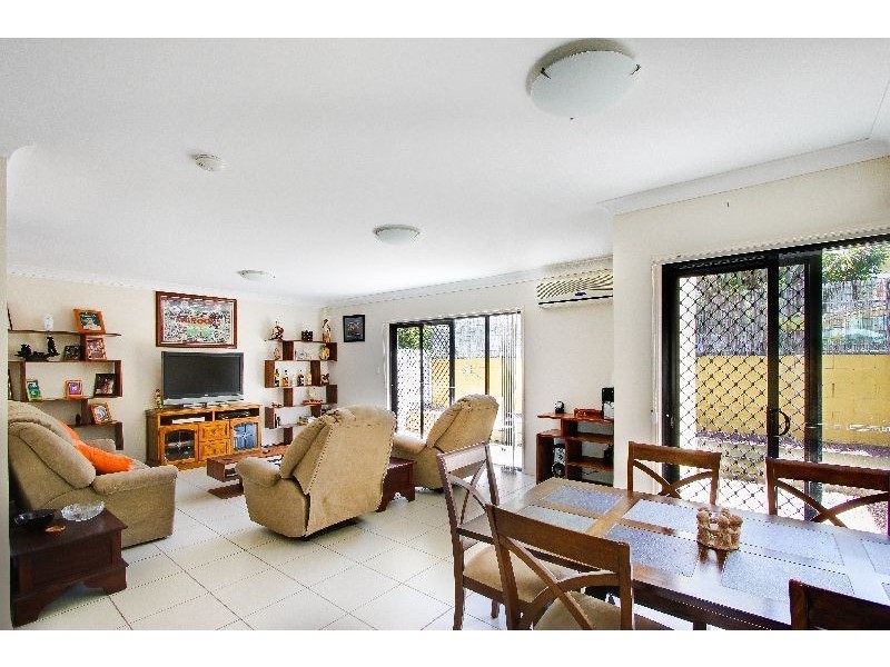 2/7 PERCY STREET, Redcliffe QLD 4020