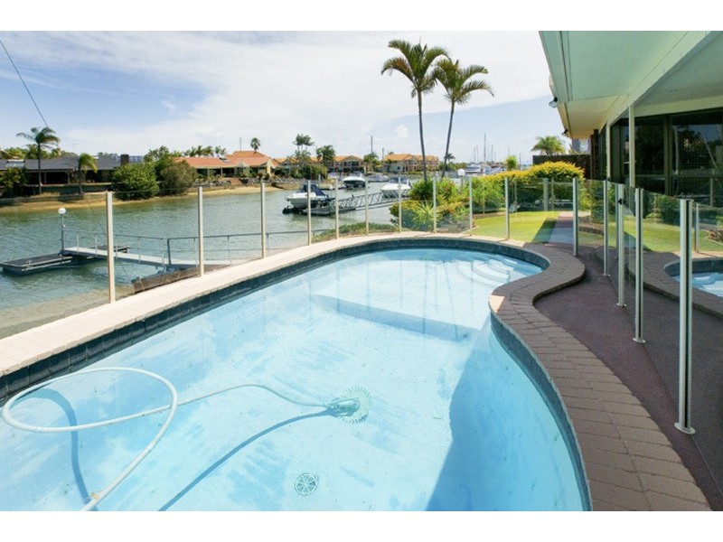 34  COURAGEOUS COURT, Newport QLD 4020