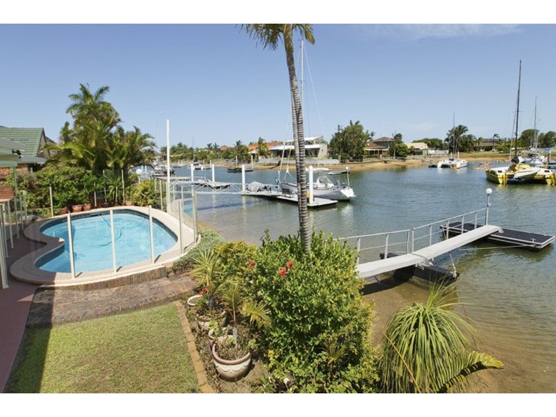 34  COURAGEOUS COURT, Newport QLD 4020