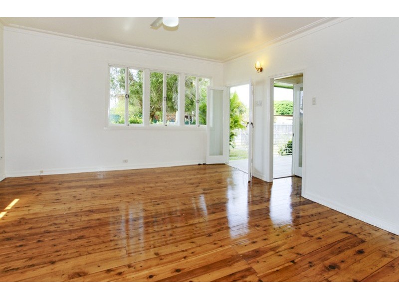 2 DAN ST, Clontarf QLD 4019