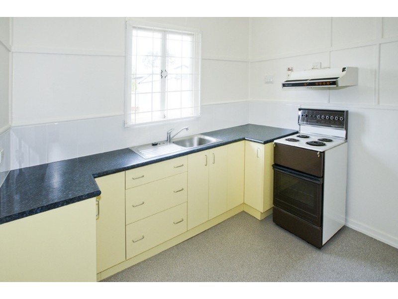 2 DAN ST, Clontarf QLD 4019