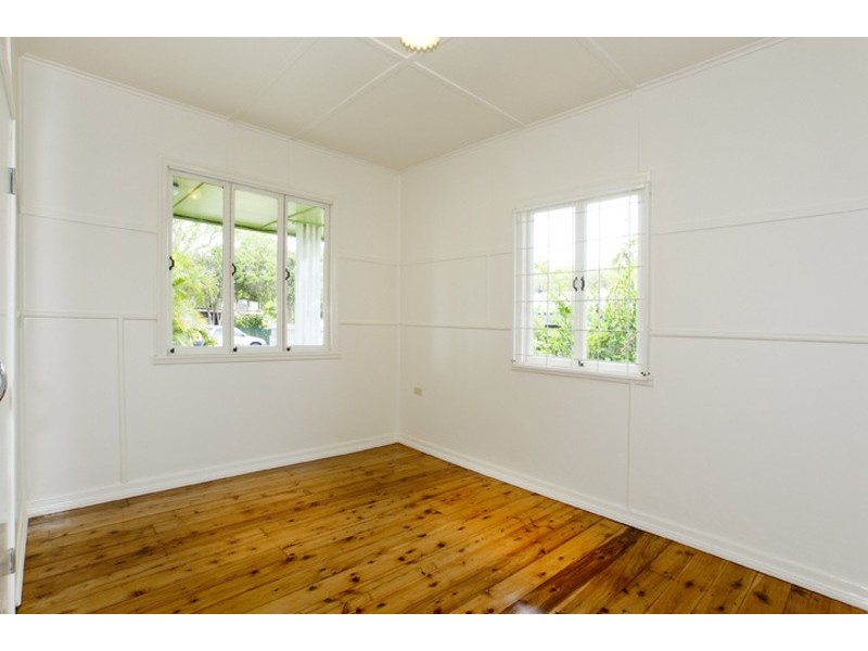 2 DAN ST, Clontarf QLD 4019