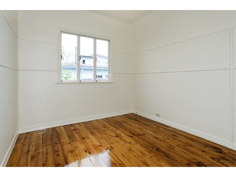 2 DAN ST, Clontarf QLD 4019