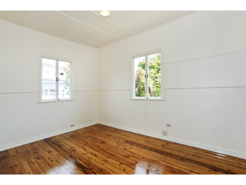 2 DAN ST, Clontarf QLD 4019