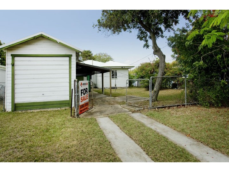 2 DAN ST, Clontarf QLD 4019