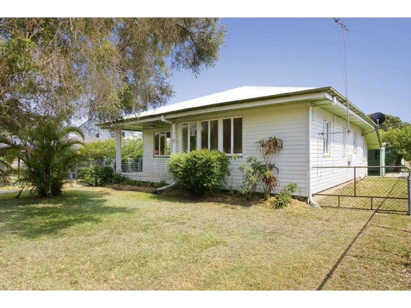 2 DAN ST, Clontarf QLD 4019