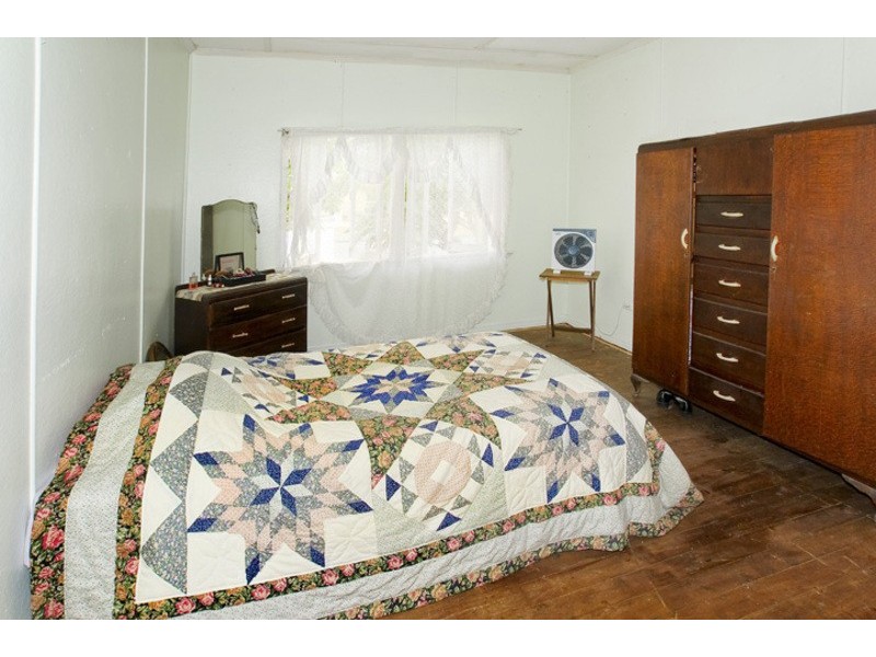 31 CAMPBELL ST, Scarborough QLD 4020