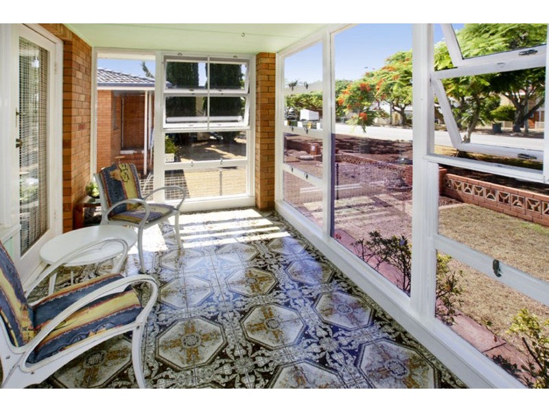 12  EVERSLEIGH RD, Scarborough QLD 4020