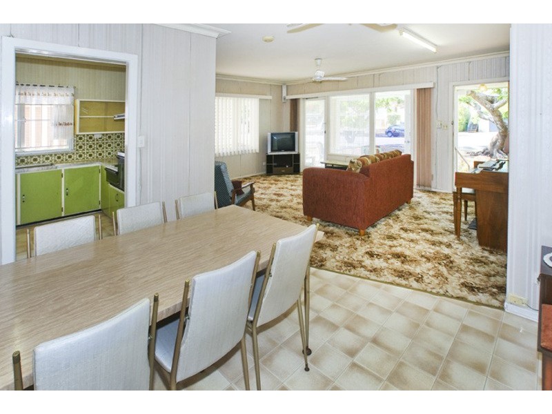 12  EVERSLEIGH RD, Scarborough QLD 4020