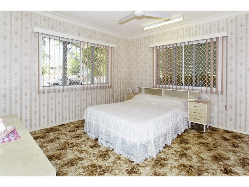 12  EVERSLEIGH RD, Scarborough QLD 4020