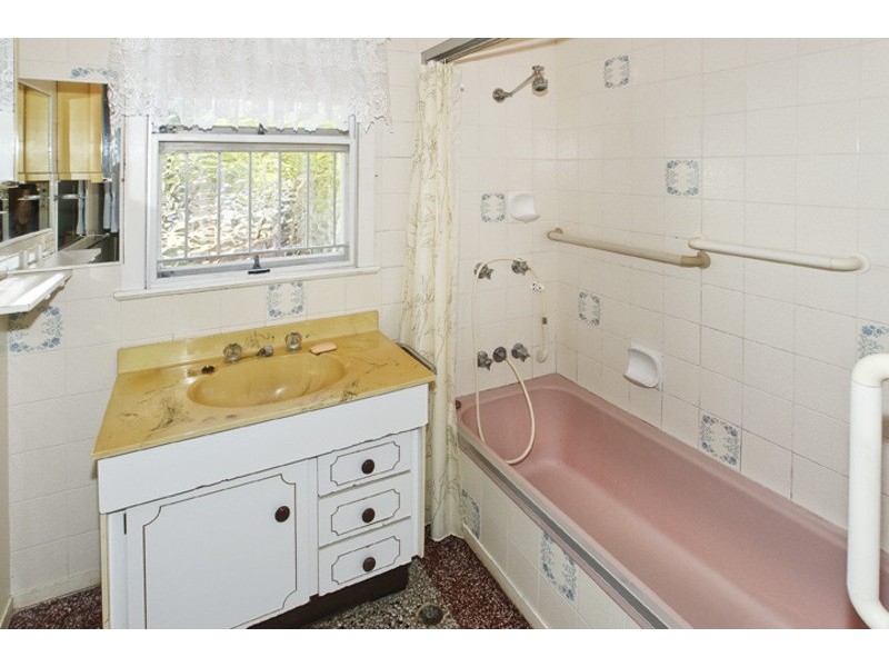 12  EVERSLEIGH RD, Scarborough QLD 4020