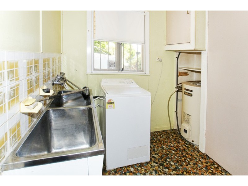 12  EVERSLEIGH RD, Scarborough QLD 4020