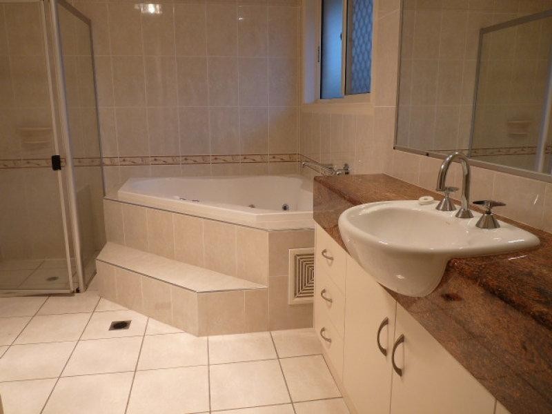 115 GRIFFITH ROAD, Newport QLD 4020