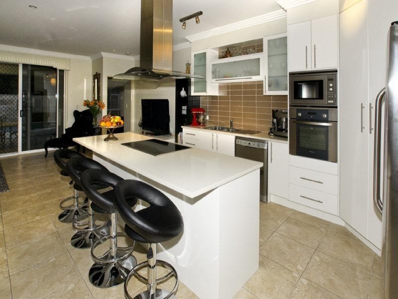 1 SKANDIA COURT, Newport QLD 4020