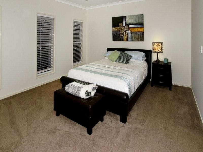 1 SKANDIA COURT, Newport QLD 4020