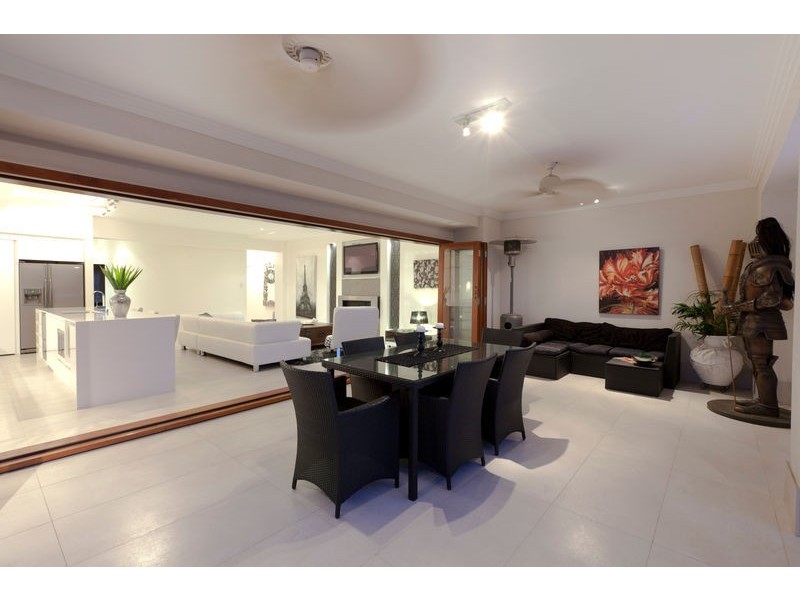63a SEAVILLE AVE, Scarborough QLD 4020
