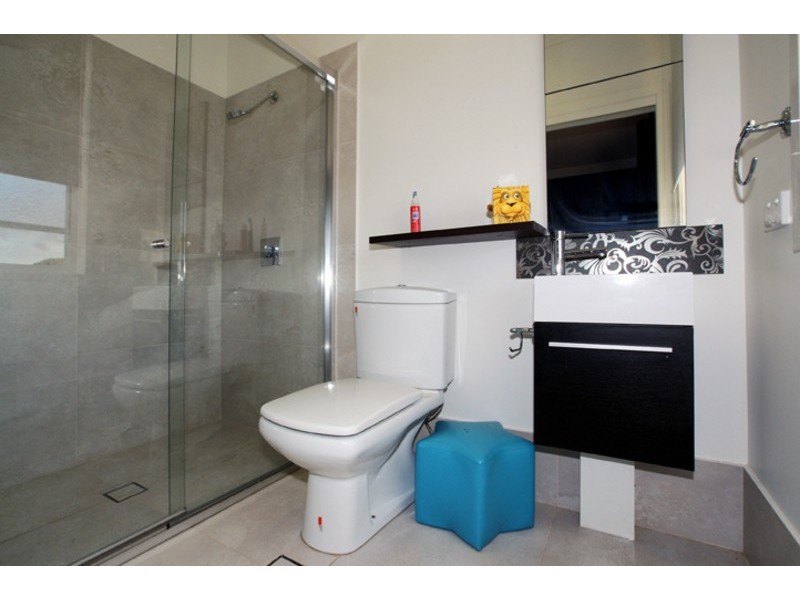 63a SEAVILLE AVE, Scarborough QLD 4020