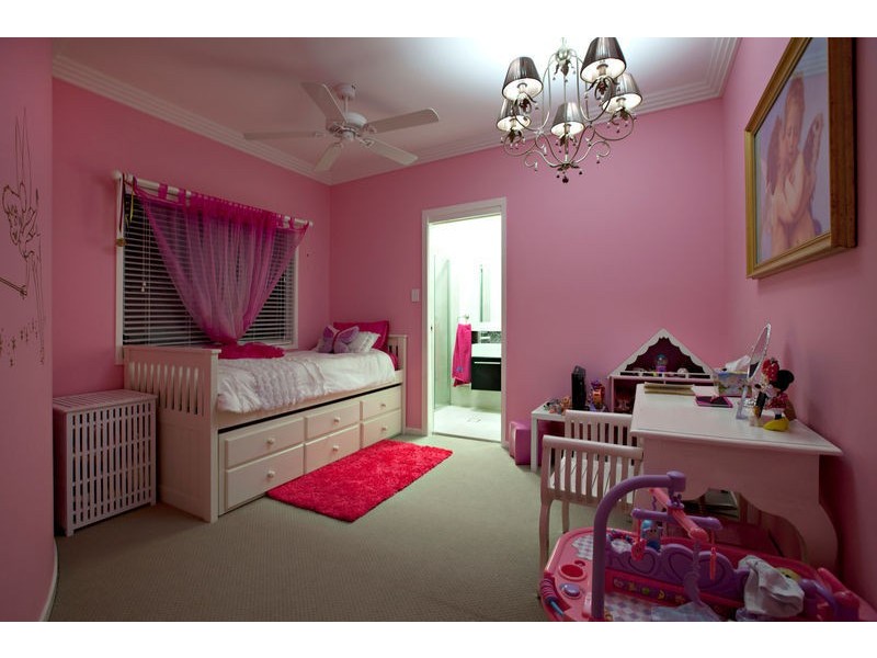 63a SEAVILLE AVE, Scarborough QLD 4020