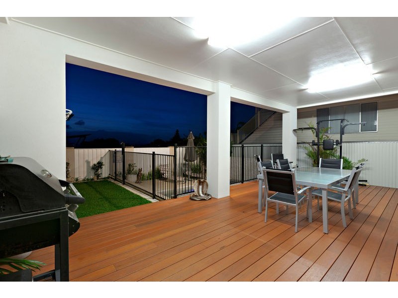 63a SEAVILLE AVE, Scarborough QLD 4020