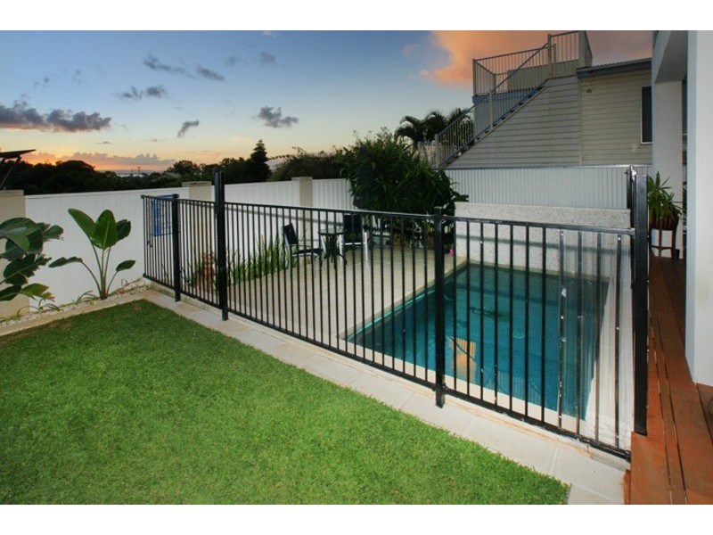 63a SEAVILLE AVE, Scarborough QLD 4020