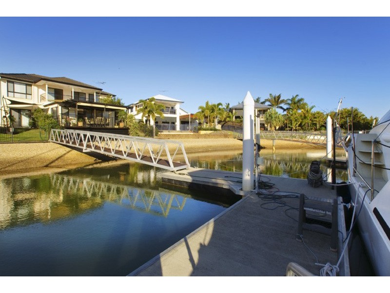 5 DEFENDER ST, Newport QLD 4020