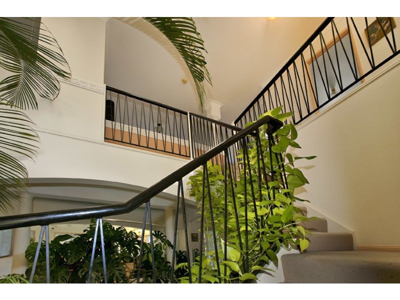 5 DEFENDER ST, Newport QLD 4020