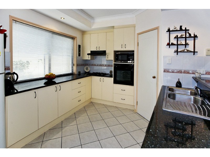 5 DEFENDER ST, Newport QLD 4020