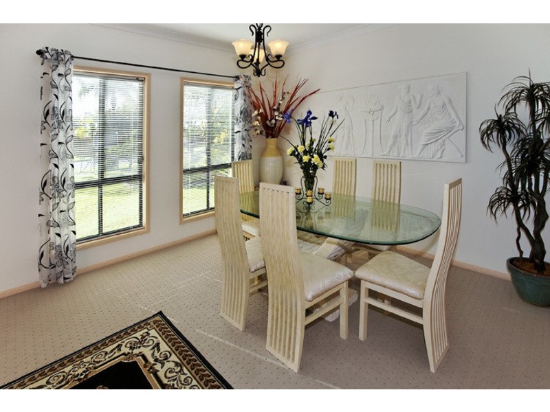 5 DEFENDER ST, Newport QLD 4020