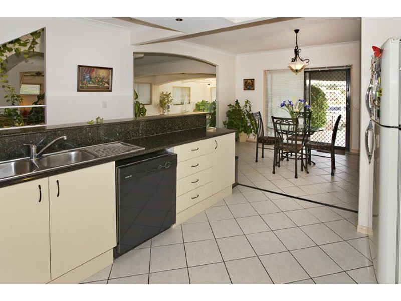 5 DEFENDER ST, Newport QLD 4020