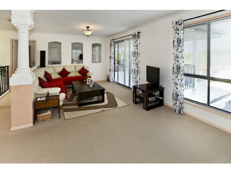 5 DEFENDER ST, Newport QLD 4020