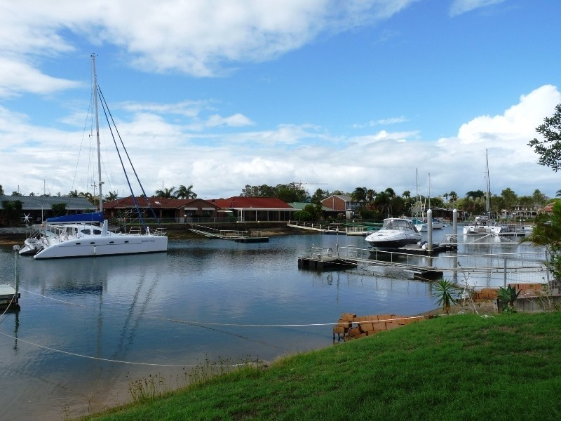 142 GRIFFITH RD, Newport QLD 4020